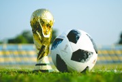体育摄影师：相机比命贵，一张照片值五万。
